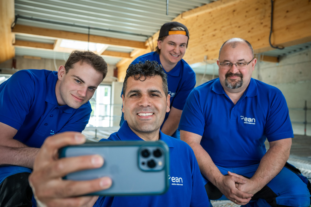 elektriker machen ein Selfie
